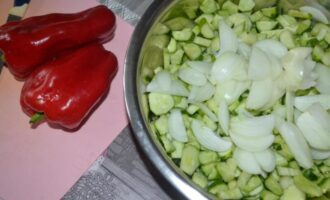 Салат из огурцов и помидор в собственном соку на зиму