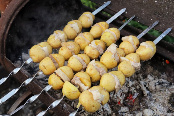Шашлык из картофеля Шашлык из картофеля