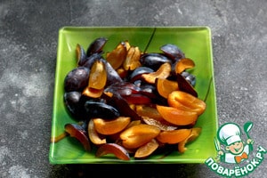Орехово-овсяный пирог со сливами