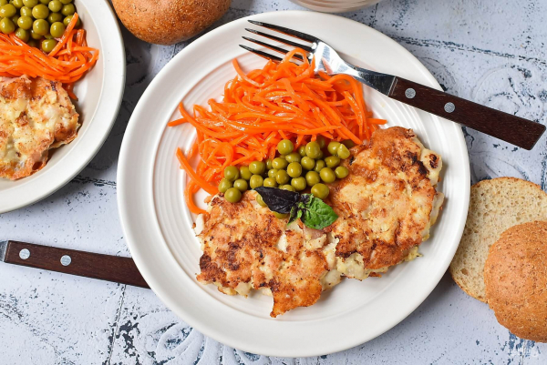 Рубленые куриные котлеты с сыром Рубленые куриные котлеты с сыром
