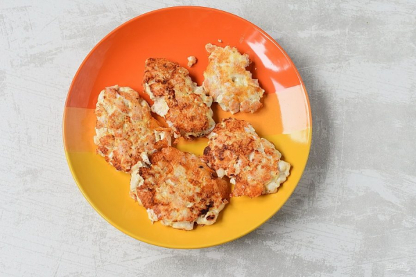 Рубленые куриные котлеты с сыром Рубленые куриные котлеты с сыром