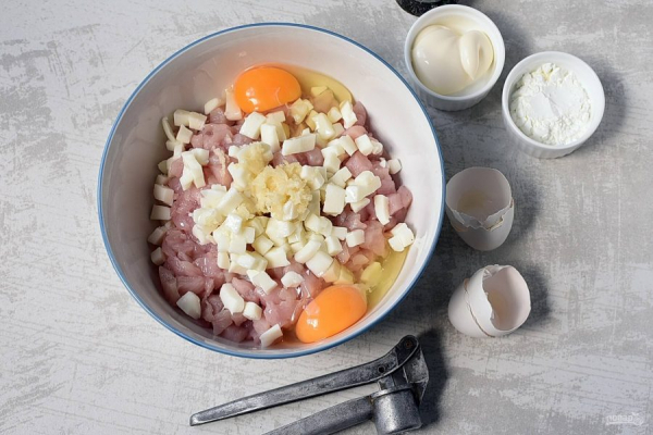Рубленые куриные котлеты с сыром Рубленые куриные котлеты с сыром